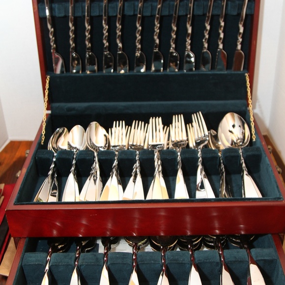 65 piece set 13 place settings, 5 Piece Gorham Aura Twist Place settings plus - Picture 4 of 8